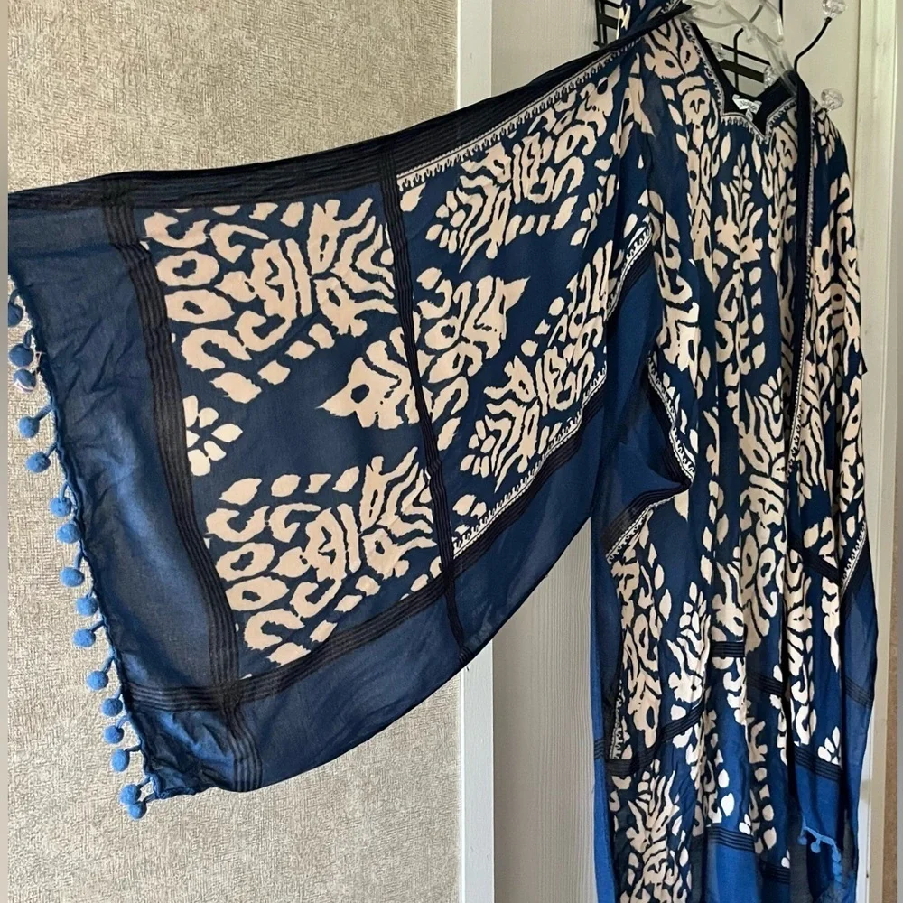 Nostalgia Navy and Beige Patterned Cover Wrap